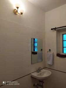 Koupelna v ubytování Happy Homestay Rooms + 12 fotografií