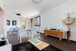 Posezení v ubytování Intera villa ad uso esclusivo con 2 bagni 4 camere da letto,garage,giardino,area fitness,lavatrice,wifi