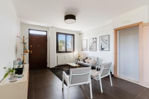 Posezení v ubytování Intera villa ad uso esclusivo con 2 bagni 4 camere da letto,garage,giardino,area fitness,lavatrice,wifi
