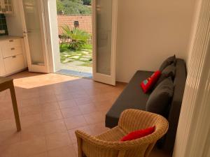 a living room with a couch and a table and chairs at Appartamento Pitosforo e Camera Melograno in Leivi