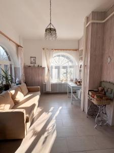 A seating area at Halháza Erdészlak Apartman