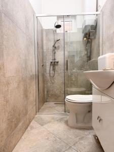 A bathroom at Halháza Erdészlak Apartman