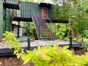 Zahrada ubytování Traveler's Haven Hostel at Colombo Intl Airport