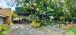 Zahrada ubytování Traveler's Haven Hostel at Colombo Intl Airport