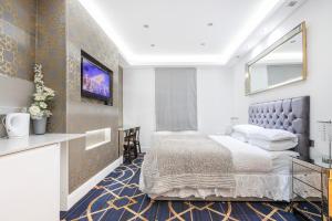 Postel nebo postele na pokoji v ubytování Marble Arch Mews Apart'hotel
