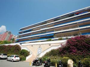 Bygningen som lejligheden ligger i + 6 billeder