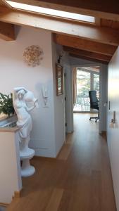 a living room with a statue of a woman on a toilet at B&B Grace in Villa Opicina