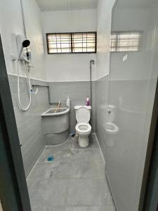 Koupelna v ubytování Home40#6pax#SinglestoreySemiD#BukitMertajam + 24 fotografií