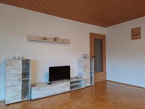 Μια τηλεόραση ή/και κέντρο ψυχαγωγίας στο Haus zum Wald