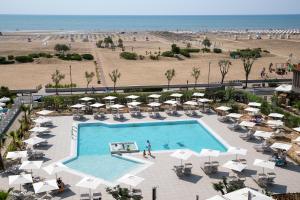 an overhead view of a swimming pool and the beach at Fantinello Hotel in Caorle
