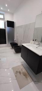 Ένα μπάνιο στο Villa Tàsca Apartment +7 φωτογραφίες