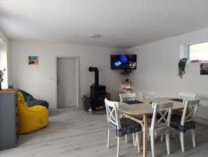 TV a/nebo společenská místnost v ubytování apartmán Fénix