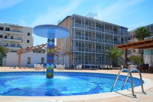 The swimming pool at or close to Aparthotel Vibra Bay