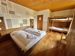 Postel nebo postele na pokoji v ubytování Hotel Garni Edy
