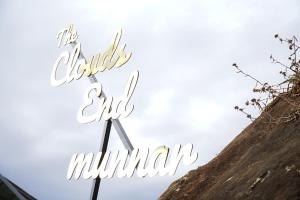 Certificato, attestato, insegna o altro documento esposto da The Clouds End