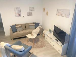 TV a/nebo společenská místnost v ubytování Ferienwohnung im Zentrum mit Parkplatz