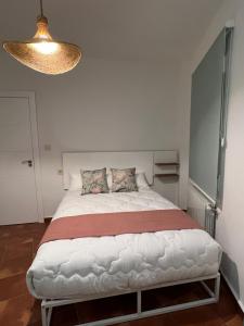 A bed or beds in a room at Alojamientos Rurales Cuatro Estaciones