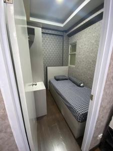 Ένα ή περισσότερα κρεβάτια σε δωμάτιο στο Apartement The Suites Metro by Pinkish +9 φωτογραφίες