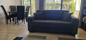 Et opholdsområde på Le Château de la Pinède - début Cap d'Antibes - garden flat, swimming pool, tennis