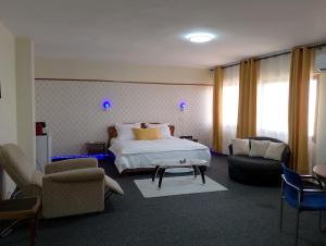 Un pat sau paturi într-o cameră la Hôtel particulier HP +27 fotografii