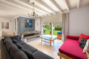 Μια τηλεόραση ή/και κέντρο ψυχαγωγίας στο Ferienhaus In Kolympia Mit Privatem Garten