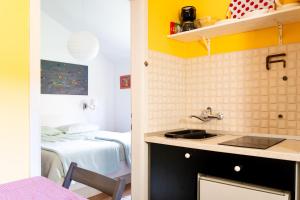 Kuchyň nebo kuchyňský kout v ubytování Art Apartment SeaSoul