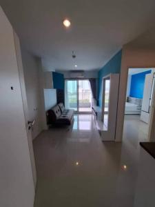 a living room with a couch and a living room with blue walls at Seaview 1Bedroom 1Bathroom 33Sqm Floor14th Pattaya FO in Jomtien Beach