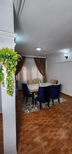 Fotografie z fotogalerie ubytování Luxury 3-Bedroom Duplex with PS5, Smart Security, and Premium Amenities in Megamound Estate v destinaci Lekki
