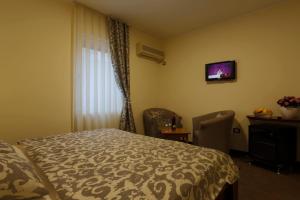 TV a/nebo společenská místnost v ubytování Accommodation Tara
