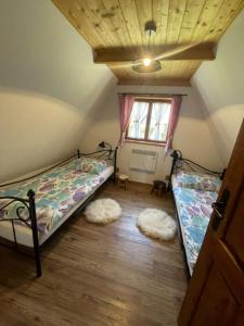 Postel nebo postele na pokoji v ubytování Drevenica u Kobrtkov