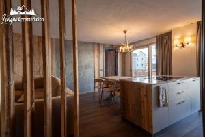 Kuchyňa alebo kuchynka v ubytovaní Chalet 1816 by Livigno Accomodation