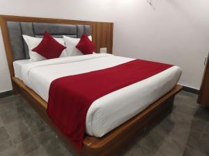 Postel nebo postele na pokoji v ubytování Hotel Maruti R