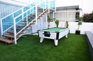Stolní tenis v ubytování Apartamentos Vibra Tivoli nebo okolí
