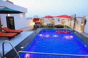Bazén v ubytování فندق تارا بلس Tara Plus Hotel nebo v jeho okolí