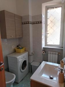 a bathroom with a washing machine and a sink at A Casa di MiVa in Santa Maria delle Mole