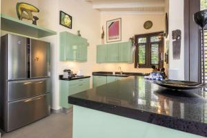 Dapur atau dapur kecil di Blue Bay - Tropical Art Escape +13 gambar