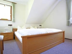 Ein Bett oder Betten in einem Zimmer der Unterkunft Apartment in Oberkirchen near Winterberg Skiing