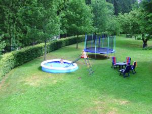 Ein Kinderspielbereich in der Unterkunft Apartment in Oberkirchen near Winterberg Skiing