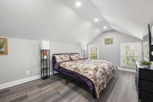 a bedroom with a bed and two windows at Atlanta Modern Escape Prime Location & Spacious Living sleeps 14 in Atlanta