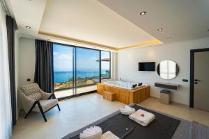 Gallery image of Villa Bella Rose is a stunning villa with a sea view in Seyretköyü