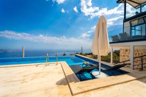 Gallery image of Villa Bella Rose is a stunning villa with a sea view in Seyretköyü