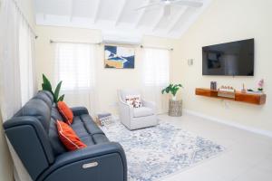 a living room with a blue couch and a chair at Villa Crest in Priory
