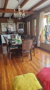 a dining room with a table and chairs at Habitaciones Dobles Valdivia, Isla Teja in Valdivia