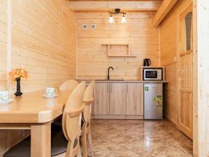 Kuchyň nebo kuchyňský kout v ubytování Holiday Home Pobierowo near Baltic Sea + 8 fotografií