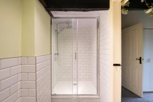 Koupelna v ubytování Hill House Farm Cottages + 25 fotografií