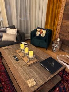 a living room with a coffee table and a couch at Alpine Myth in Sankt Anton am Arlberg