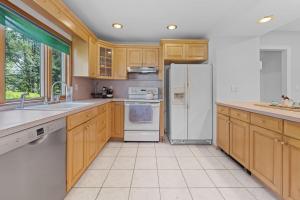 Gallery image of MacArthur House in Hauppauge
