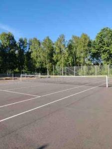 Tenis a/nebo squash v ubytování House with spa & pool near nationalpark nebo okolí
