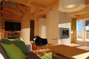 TV a/nebo společenská místnost v ubytování Chalet Triebenstein