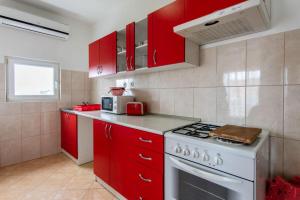 Kuchnia lub aneks kuchenny w obiekcie Apartments Nada